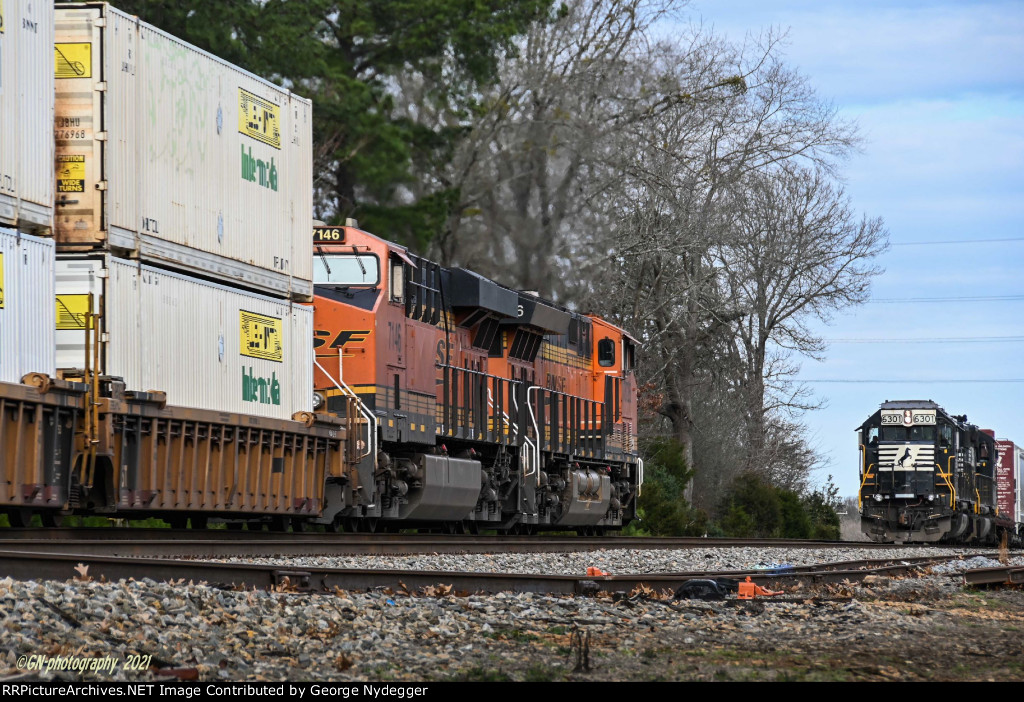 BNSF 7146